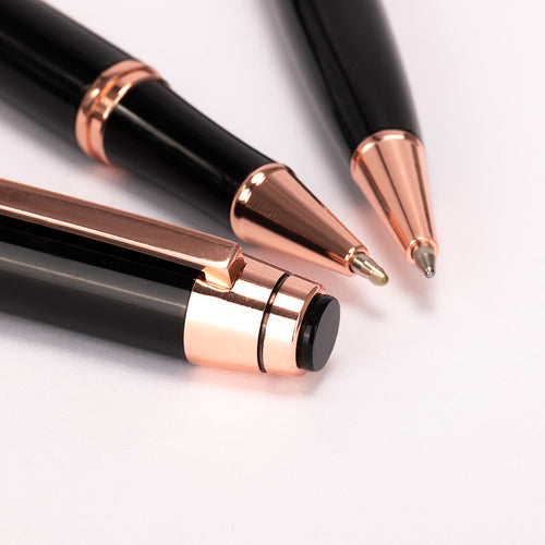 Set de Escritura "THORTON" negro con detalles encobrizados.
